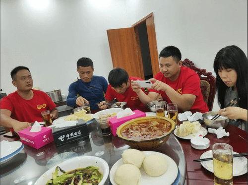 新乡吃瓜的视频,趣味横生的街头美食盛宴