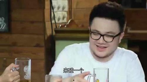 给路人画画吃瓜,为路人现场绘制“吃瓜”漫画