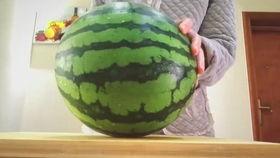 梦见吃的瓜不甜,揭秘瓜不甜的梦境寓意