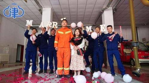 在线吃瓜中求婚现场,甜蜜瞬间！在线吃瓜现场见证浪漫求婚